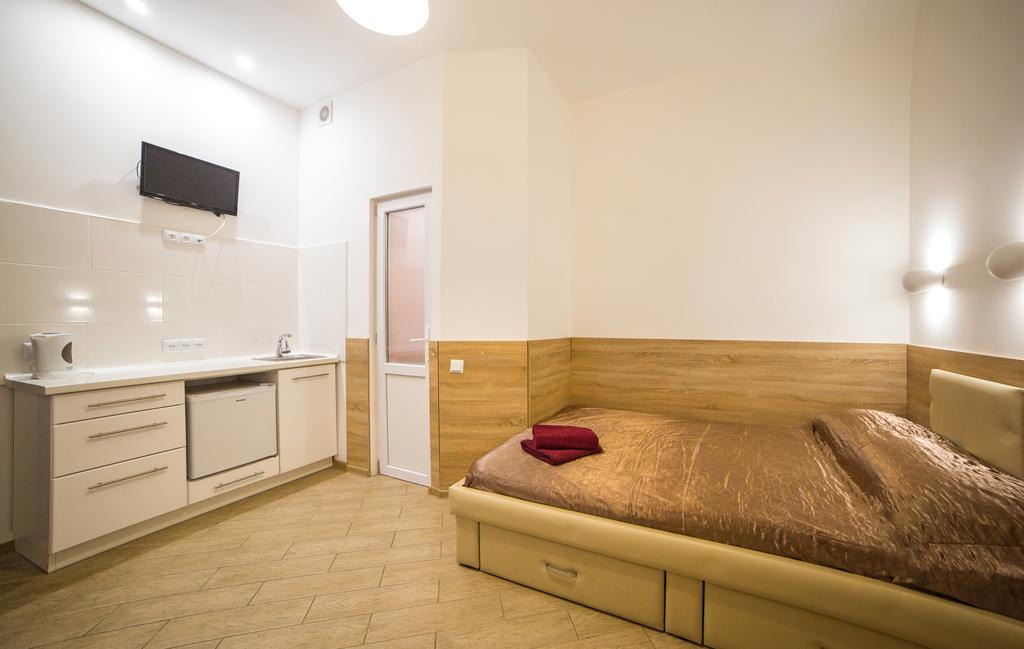 Mini Economy Apartments - Chornovola Avenue - 2 Minutes To The Opera House 利沃夫 外观 照片